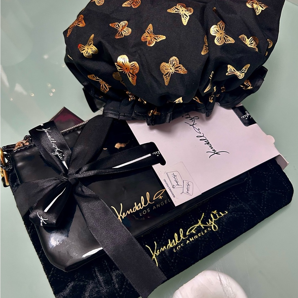 Kendall&Kylie Black Set Of MakeUp/Travel Size Bags W/Silky Interior & Shower Cap